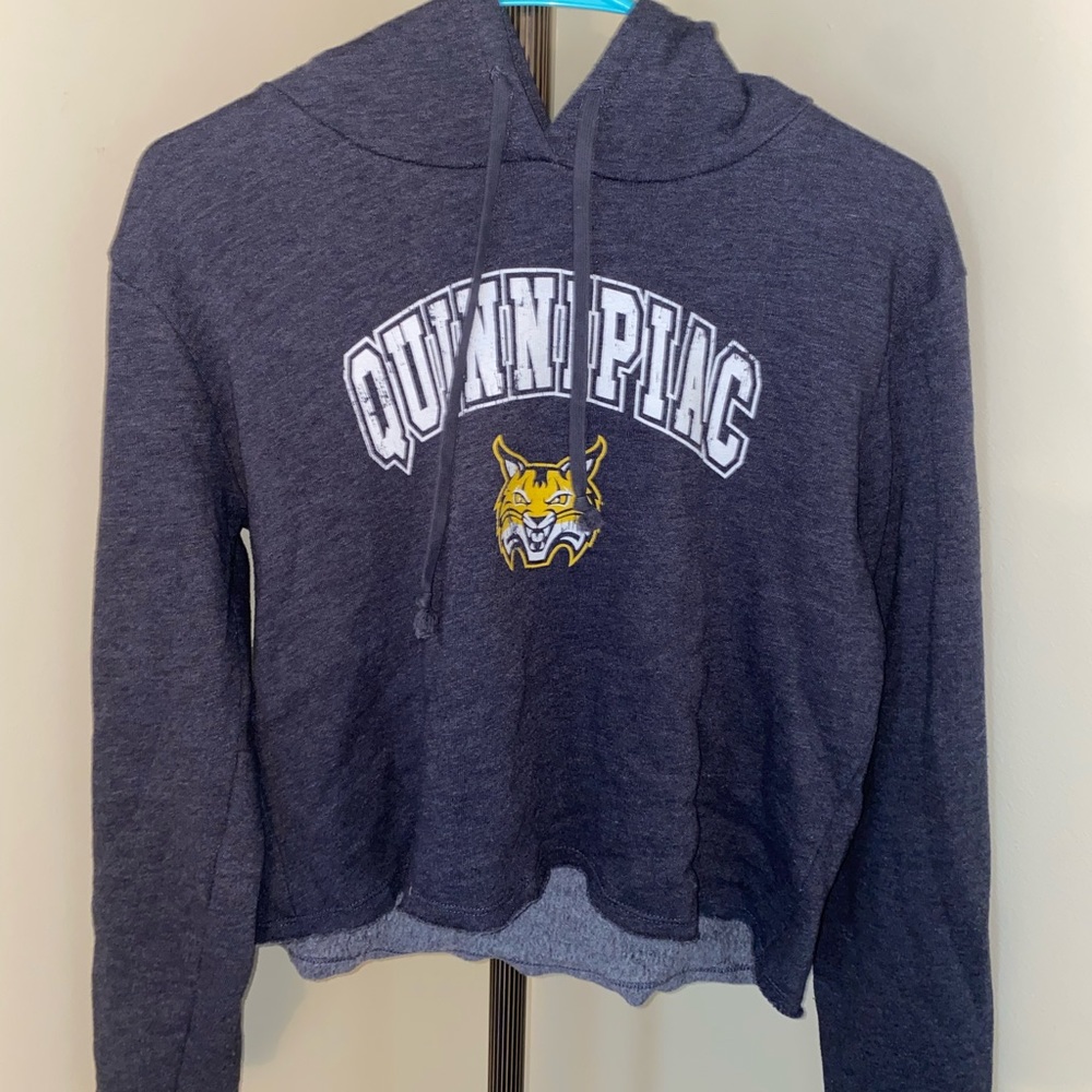 Quinnipiac size large cropped sweatshirt